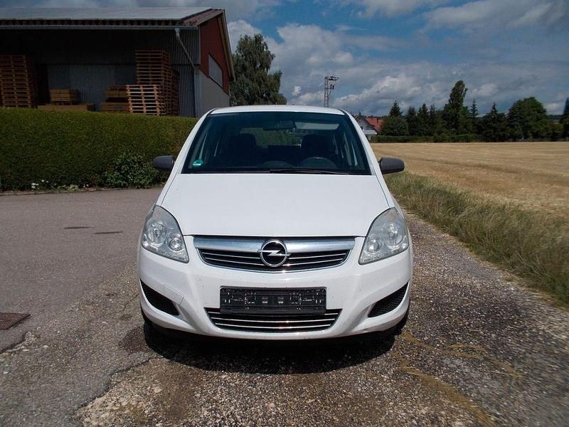 Weiß Gebraucht 2009 Opel Zafira Selection Van / Kleinbus | 650 € (Superpreis) - Bild 1/4