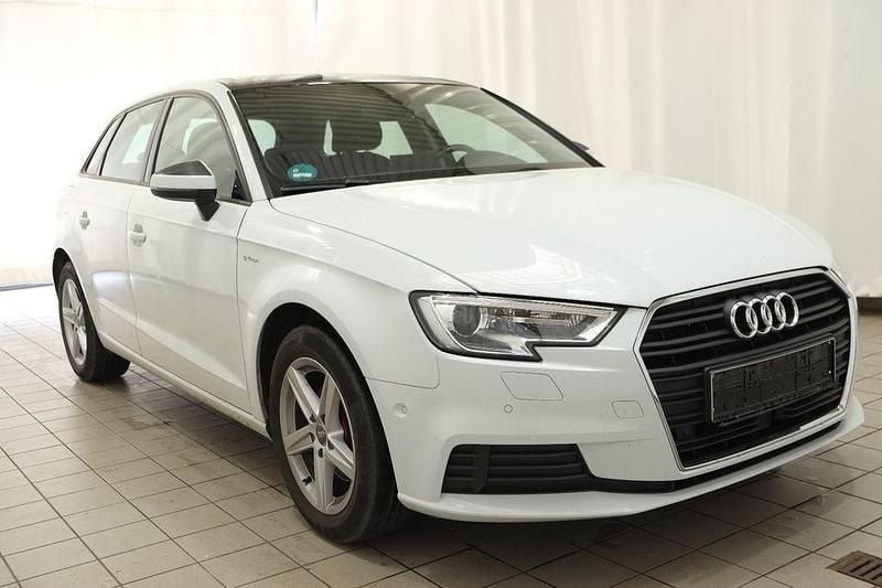 Weiß Gebraucht 2016 Audi A3 Sportback g-tron Comfort Limousine | 8.000 € (Fairer Preis) - Bild 1/4