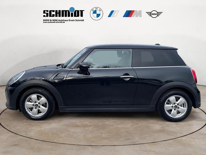 Gebraucht Mini Cooper Essential 136 PS (100 kW) 2024 (schwarz)  midnight black Kleinwagen