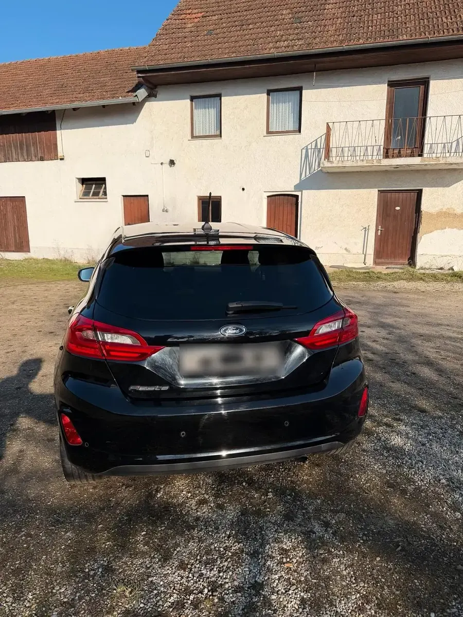 Gebraucht Ford Fiesta 100 PS (73 kW) 2017 Schwarz Kleinwagen