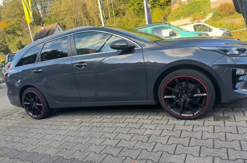 Grau Gebraucht 2021 Kia Ceed Sportswagon Spirit Kombi | 19.999 € (Etwas zu teuer) - Bild 1/4