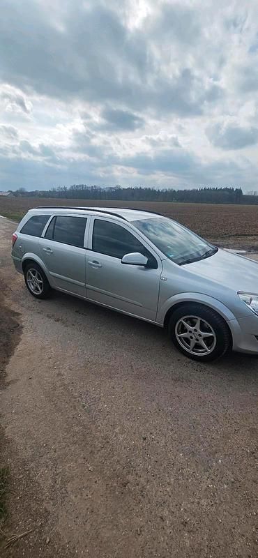 Gebraucht Opel Astra 100 PS (73 kW) 2008 Grau Kombi