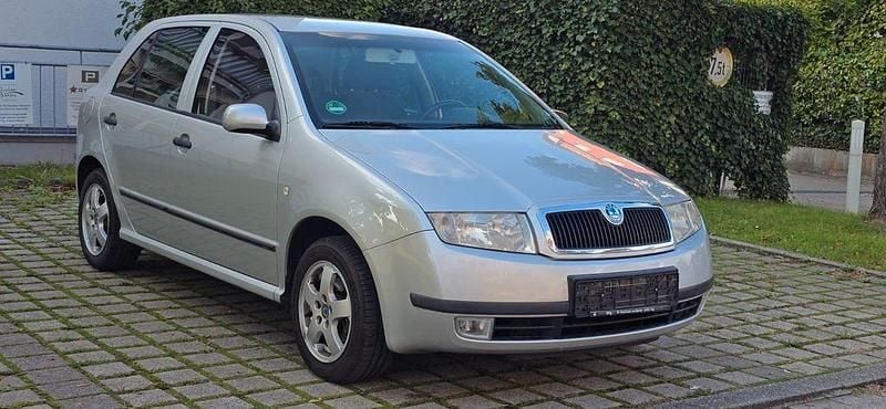 Silber Gebraucht 2003 Skoda Fabia Limousine | 3.199 € (Fairer Preis) - Bild 1/4