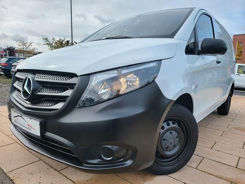 Weiß Gebraucht 2018 Mercedes Vito Van / Kleinbus | 14.900 € (Superpreis) - Bild 1/4