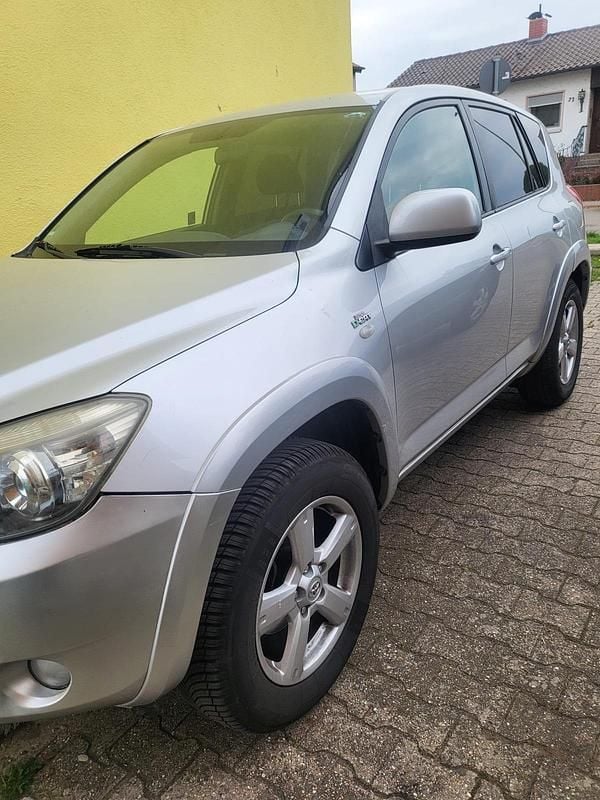 Grau Gebraucht 2008 Toyota RAV4 SUV | 2.900 € - Bild 1/4
