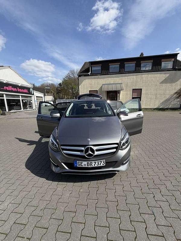 Gebraucht Mercedes B200 Style 156 PS (114 kW) 2016 Van / Kleinbus