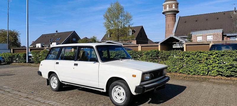 Second-hand Lada 2104 65 CP (47 kW) 1988 Alb Break