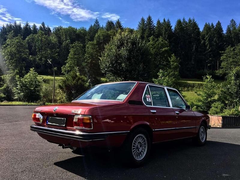 Gebraucht BMW 528 165 PS (121 kW) 1976 Granatrot Limousine