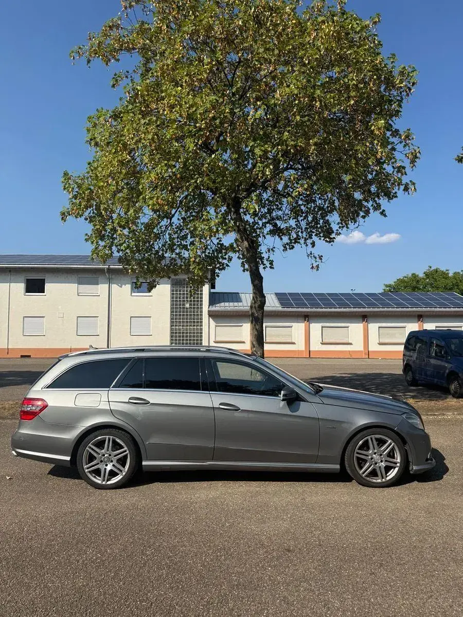 Gebraucht Mercedes E350 265 PS (194 kW) 2011 Grau Kombi