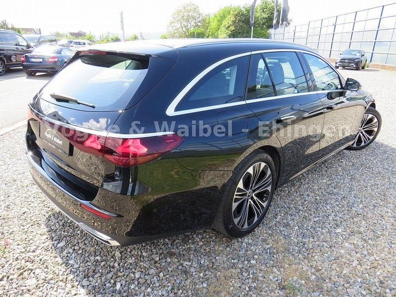 Gebraucht Mercedes E220 Advanced 197 PS (144 kW) 2023 Schwarz Kombi