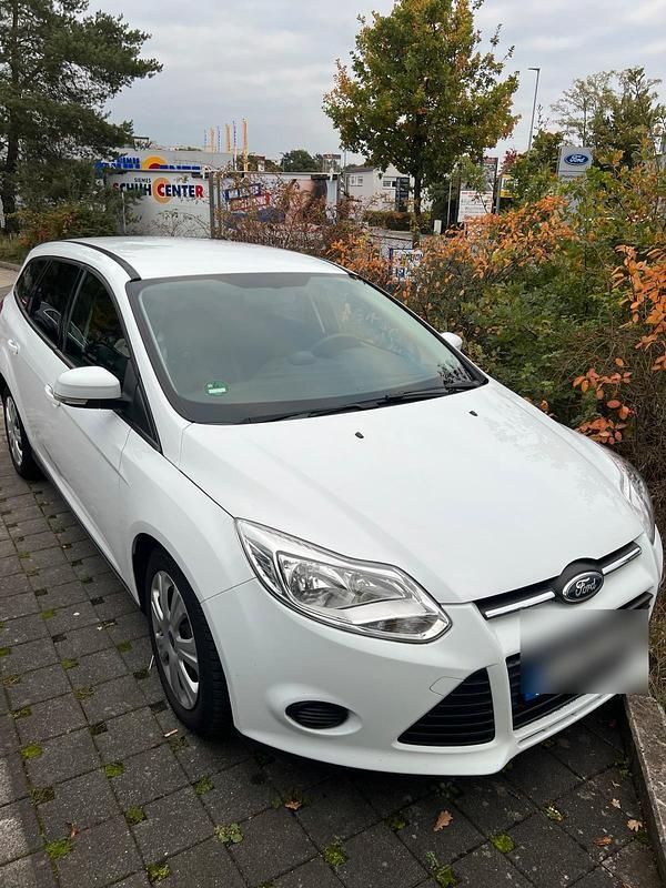 Weiß Gebraucht 2013 Ford Focus Kombi | 4.290 € (Fairer Preis) - Bild 1/4
