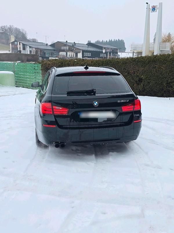 Gebraucht BMW 530 245 PS (180 kW) 2010 Schwarz Kombi
