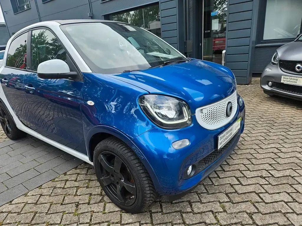 Używany Smart ForFour Prime 90 KM (66 kW) 2016 Biały Hatchback