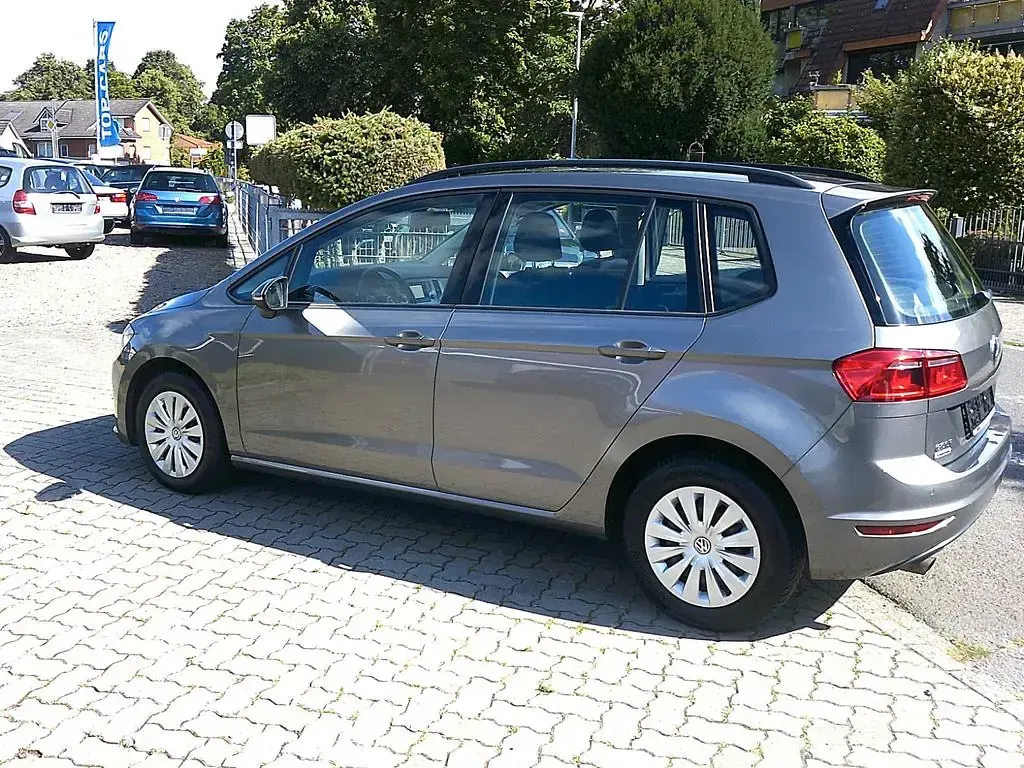 Gebraucht VW Golf VII Trendline 110 PS (80 kW) 2015 Grau Limousine