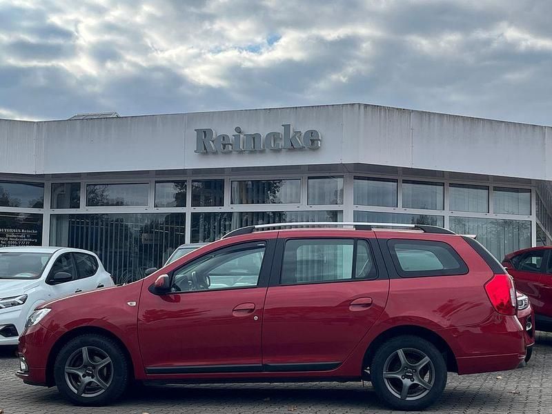 Rot Gebraucht 2017 Dacia Logan MCV Limousine | 9.990 € - Bild 1/4