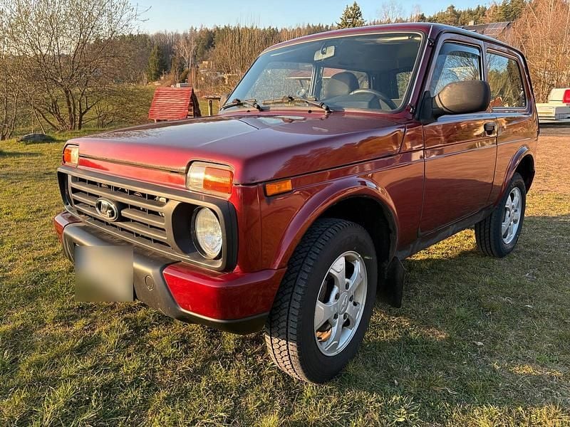 Gebraucht Lada Urban 83 PS (61 kW) 2017 Rot SUV