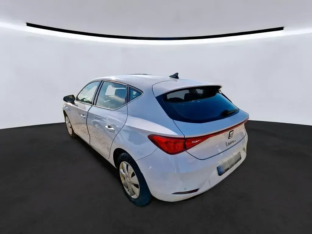 Gebraucht Seat Leon Reference 116 PS (85 kW) 2022 White candy Limousine