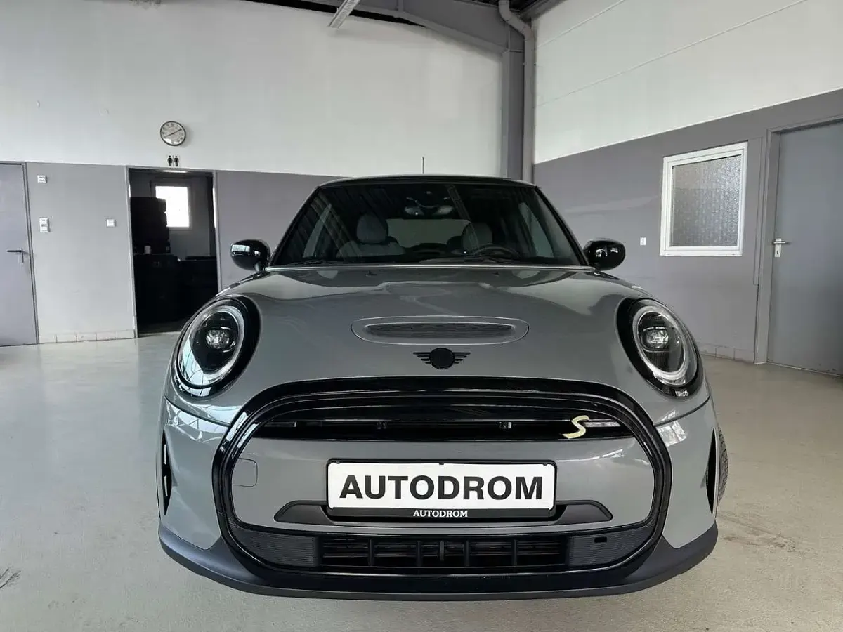 Gebraucht Mini Cooper SE Classic 135 kW (184 PS) 2022 Moonwalk grey (metallic) Kleinwagen
