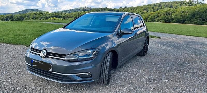 Grau Gebraucht 2018 VW Golf VII Join Limousine | 18.500 € - Bild 1/4