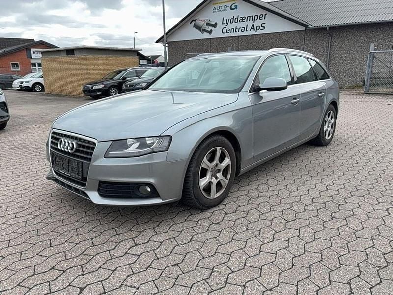 Gebraucht Audi A4 Attraction 136 PS (100 kW) 2011 Grau Kombi