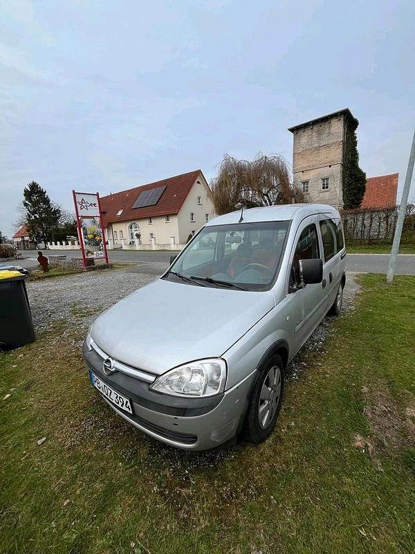 Gebraucht Opel Combo 90 PS (66 kW) 2002 Silber Van / Kleinbus