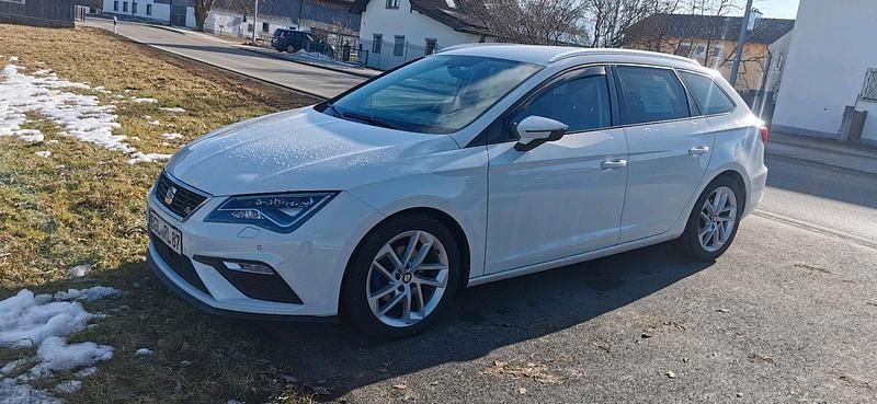 Weiß Gebraucht 2017 Seat Leon ST FR Kombi | 12.000 € (Guter Preis) - Bild 1/4