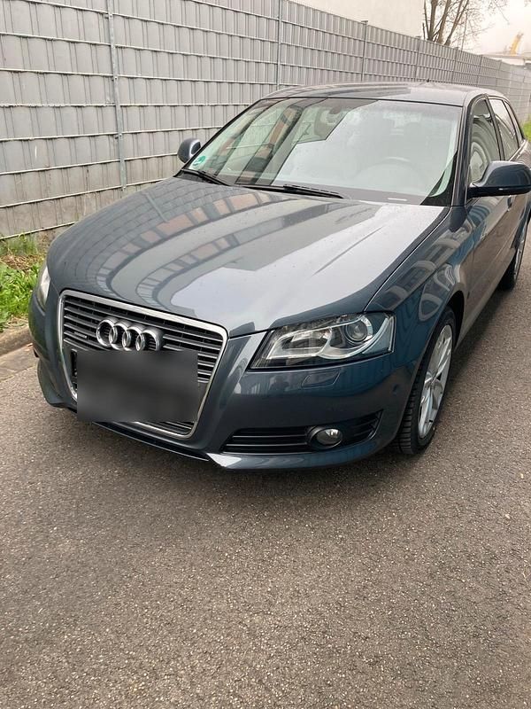 Grau Gebraucht 2010 Audi A3 Sportback Sport Kleinwagen | 8.399 € (Fairer Preis) - Bild 1/4