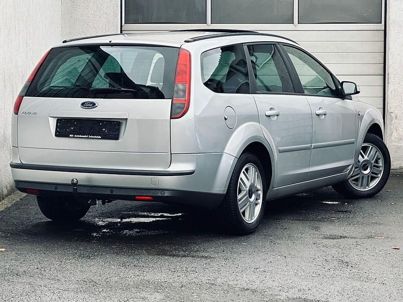 Gebraucht Ford Focus Ghia 145 PS (106 kW) 2007 Grau Kombi