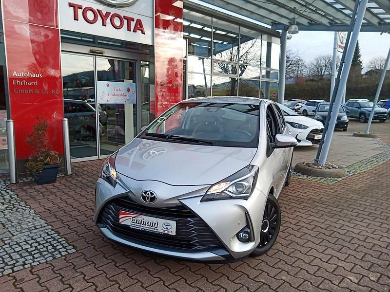 Silber Gebraucht 2020 Toyota Yaris Team Kleinwagen | 15.290 € (Fairer Preis) - Bild 1/4