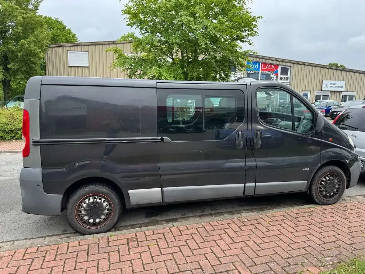 Gebraucht Opel Vivaro 114 PS (83 kW) 2008 Mitternacht schwarz (mi2) Van / Kleinbus