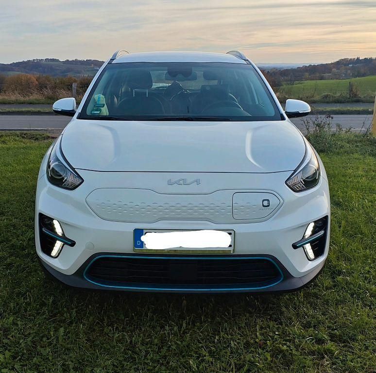 Weiß Gebraucht 2022 Kia e-Niro Vision SUV | 22.000 € (Guter Preis) - Bild 1/4