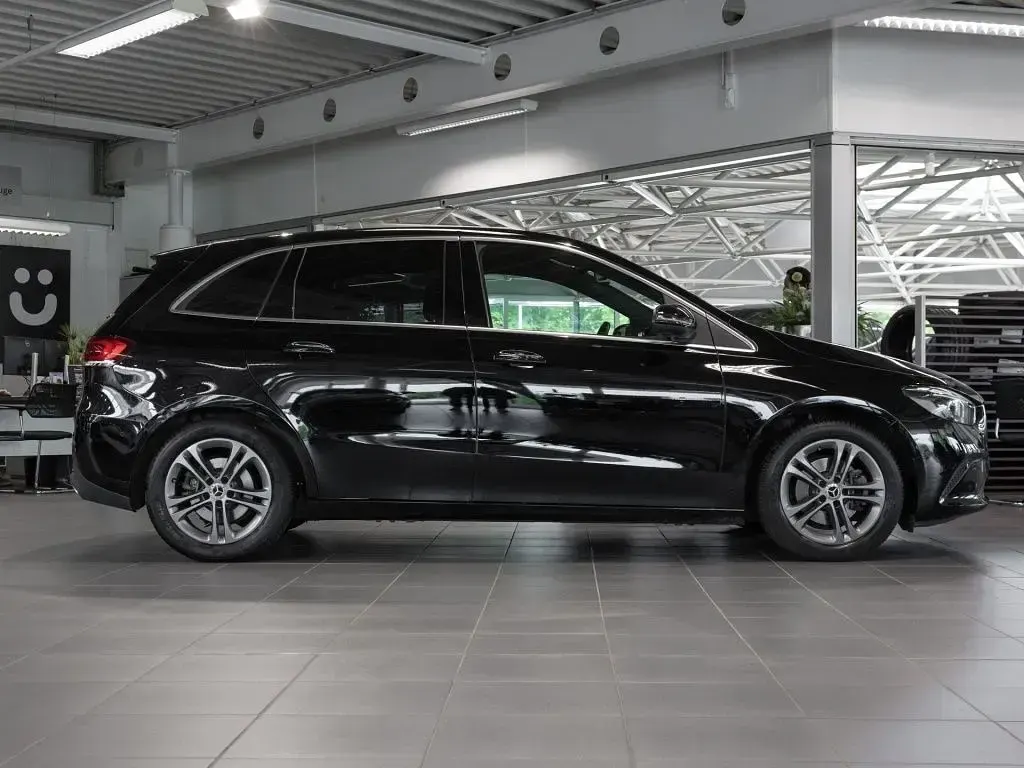Gebraucht Mercedes B200 Progressive 163 PS (119 kW) 2020 Schwarz unilack nachtschwarz Van / Kleinbus