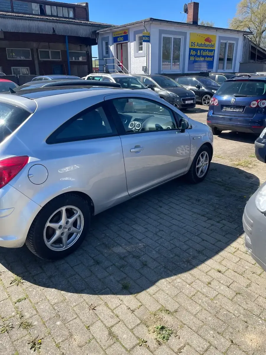 Gebraucht Opel Corsa 90 PS (66 kW) 2010 Silber Kleinwagen