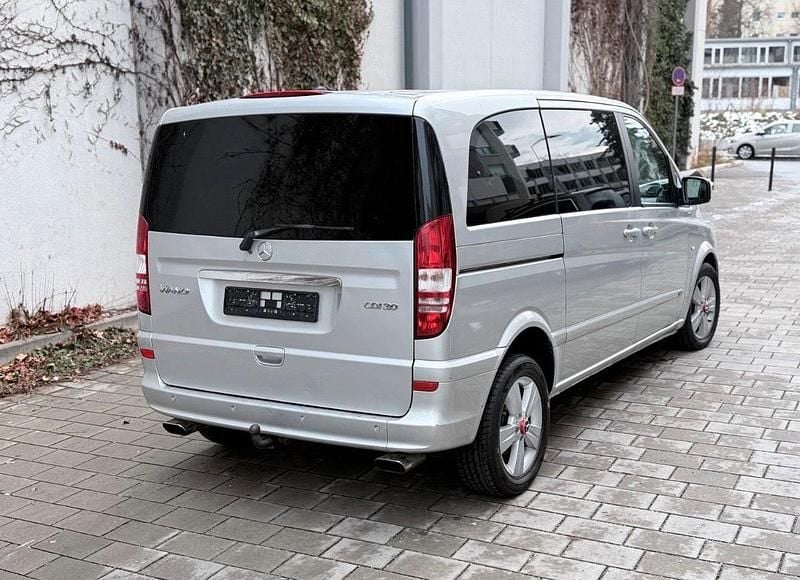 Silber Gebraucht 2011 Mercedes Viano Van / Kleinbus | 8.500 € (Guter Preis) - Bild 1/4