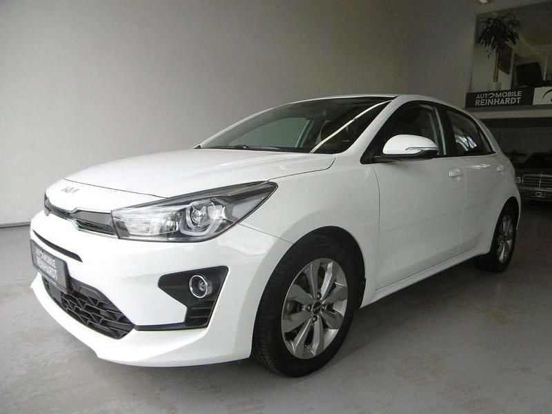 Schneeweiß Gebraucht 2022 Kia Rio Vision Kleinwagen | 11.655 € (Fairer Preis) - Bild 1/4