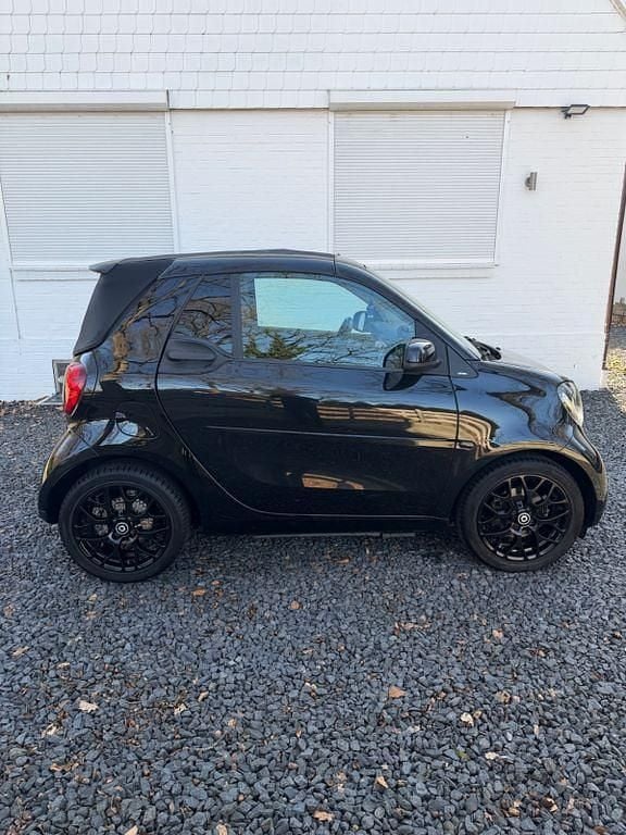 Gebraucht Smart ForTwo Cabrio Prime 71 PS (52 kW) 2017 Schwarz Cabrio