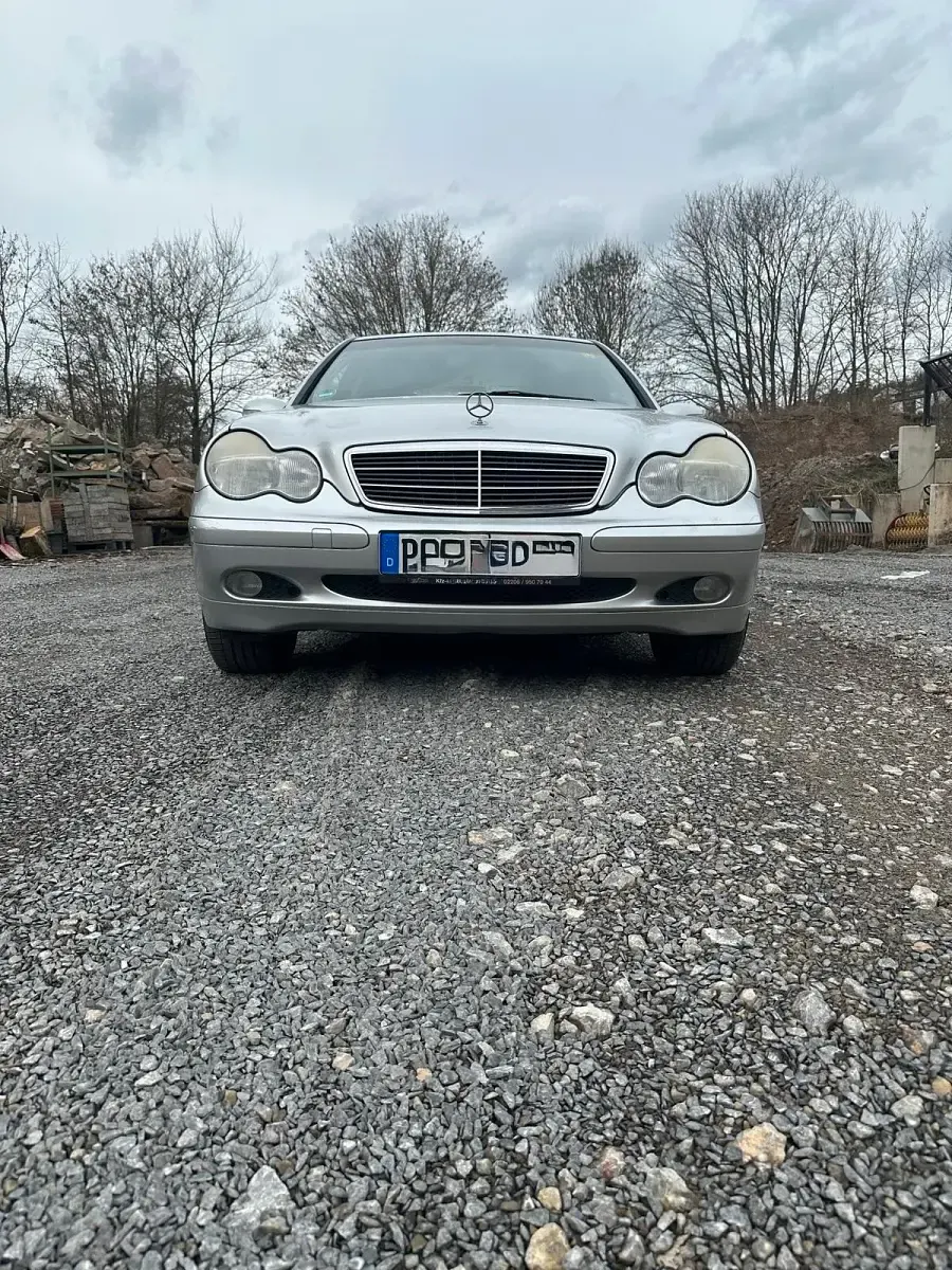 Gebraucht Mercedes C180 143 PS (105 kW) 2003 Silber Limousine