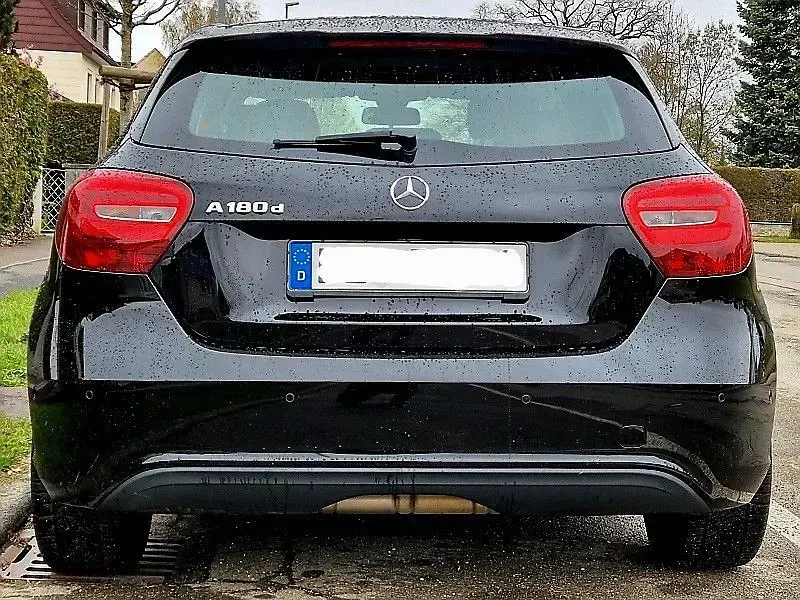 Gebraucht Mercedes 180 109 PS (80 kW) 2017 Schwarz Limousine