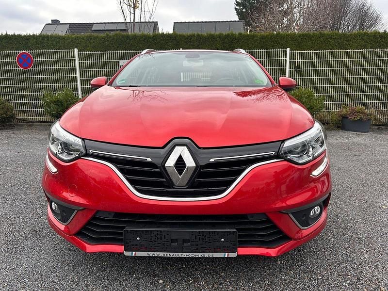 Gebraucht Renault Mégane GrandTour Business 132 PS (97 kW) 2018 Rot Kombi