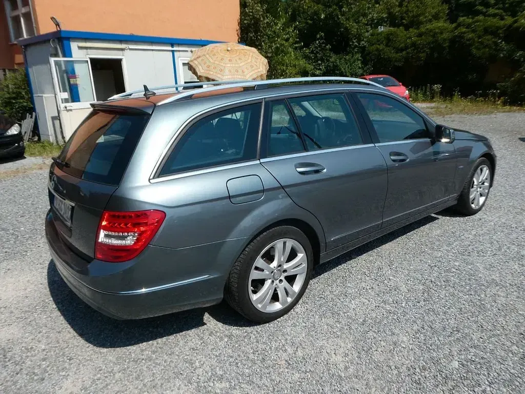 Gebraucht Mercedes C250 204 PS (150 kW) 2011 Grau Limousine