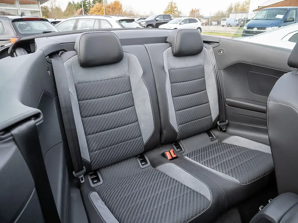 Gebraucht VW T-Roc Cabriolet R-line Edition 150 PS (110 kW) 2024 Cabrio