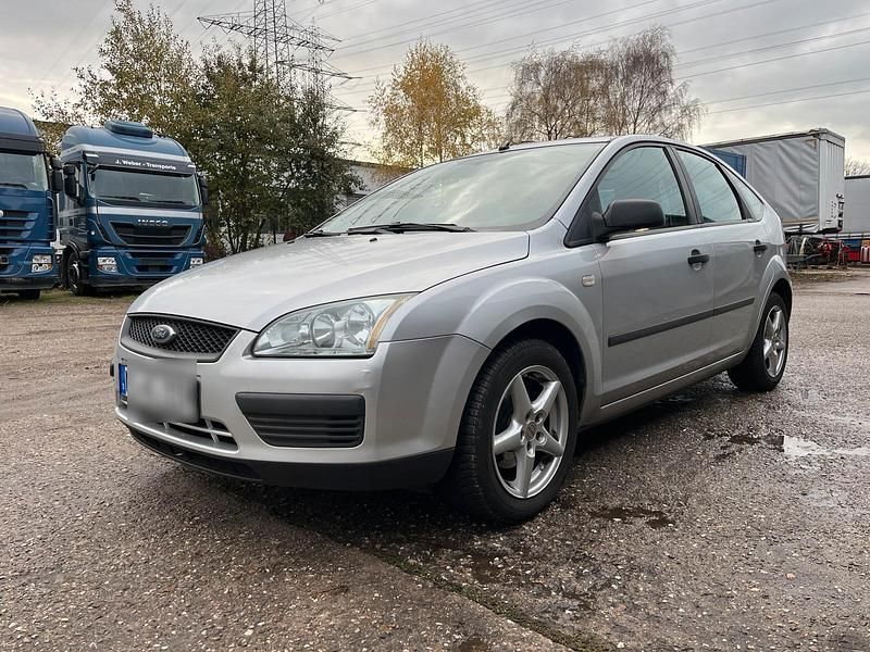 Silber Gebraucht 2006 Ford Focus Limousine | 495 € (Superpreis) - Bild 1/4