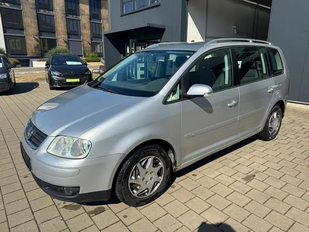 Gebraucht VW Touran Trendline 102 PS (75 kW) 2004 Reflexsilber Van / Kleinbus