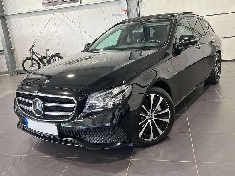 Schwarz/baltic black Gebraucht 2020 Mercedes E300 Kombi | 23.995 € (Etwas zu teuer) - Bild 1/4
