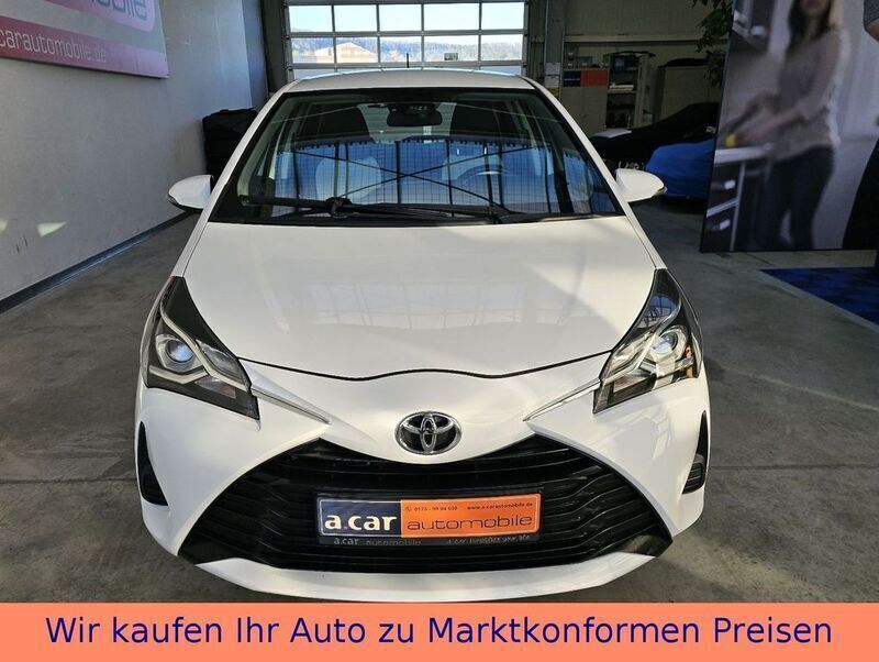 Weiß Gebraucht 2020 Toyota Yaris Comfort Limousine | 11.790 € (Fairer Preis) - Bild 1/4