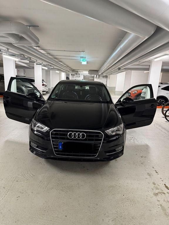 Schwarz Gebraucht 2014 Audi A3 Ambiente Limousine | 8.900 € (Guter Preis) - Bild 1/4