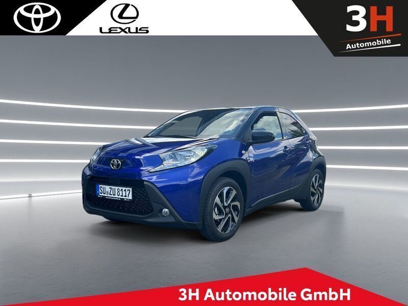 Blau Gebraucht 2024 Toyota Aygo Team Kleinwagen | 16.790 € (Etwas zu teuer) - Bild 1/4