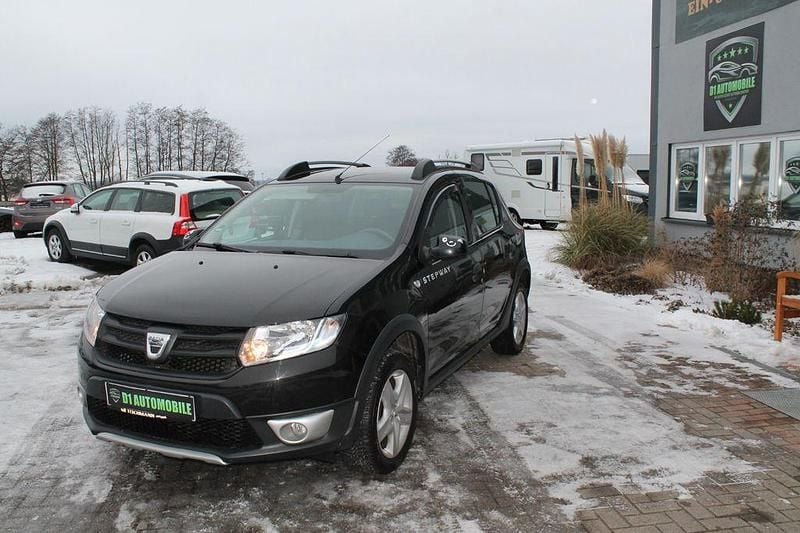 Gebraucht Dacia Sandero Stepway 90 PS (66 kW) 2016 Schwarz Limousine