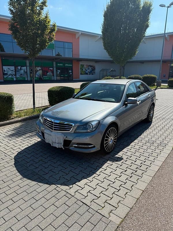 Grau Gebraucht 2012 Mercedes C180 Limousine | 10.000 € - Bild 1/4