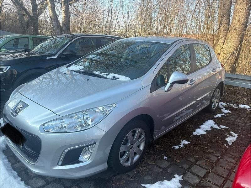Silber Gebraucht 2012 Peugeot 308 Style Limousine | 2.750 € (Superpreis) - Bild 1/4